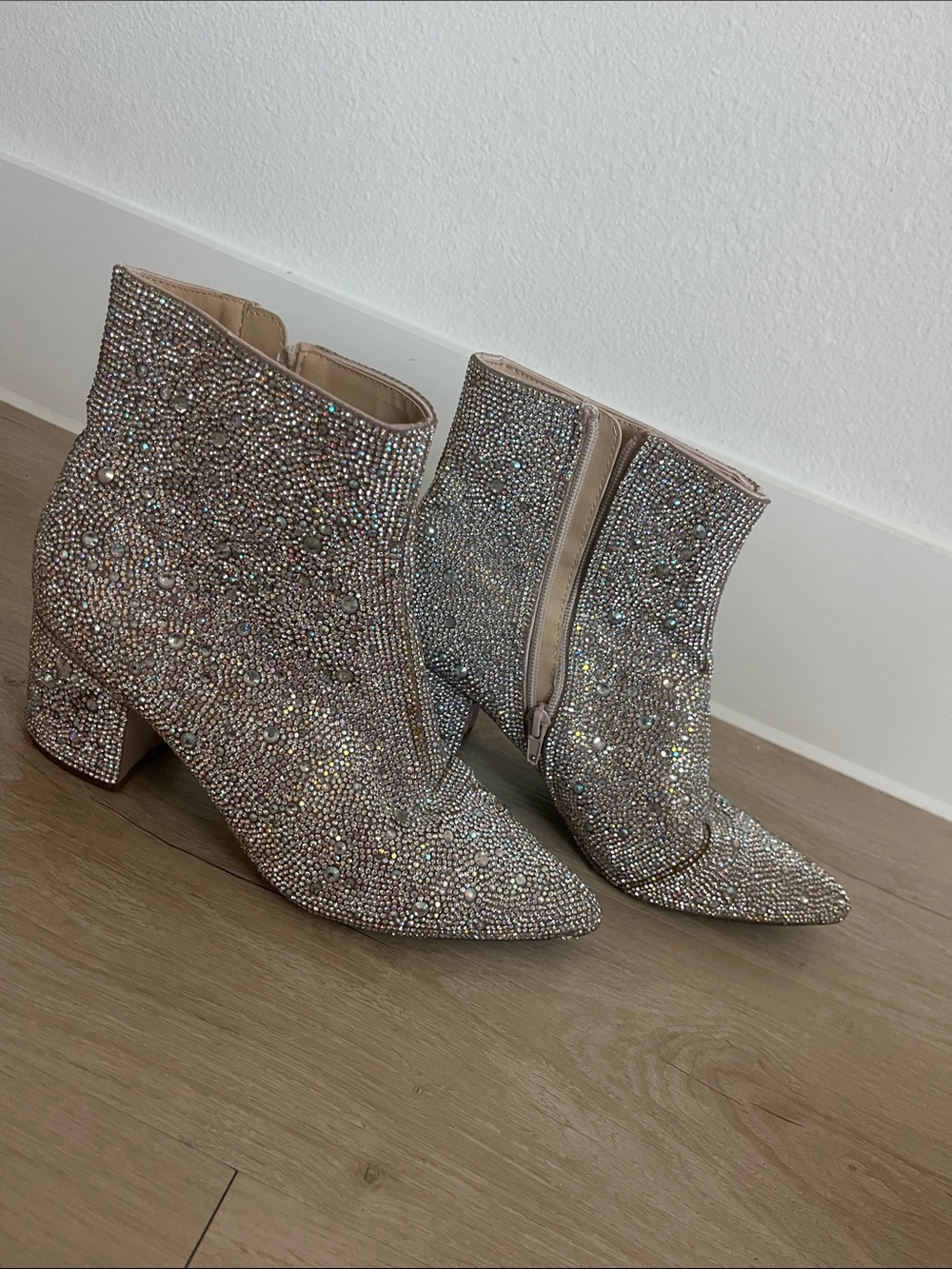 Betsy Johnson sparkly boots 6.5 Women’s